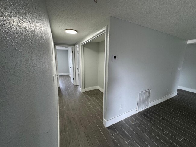 Building Photo - 13701 N 21st St