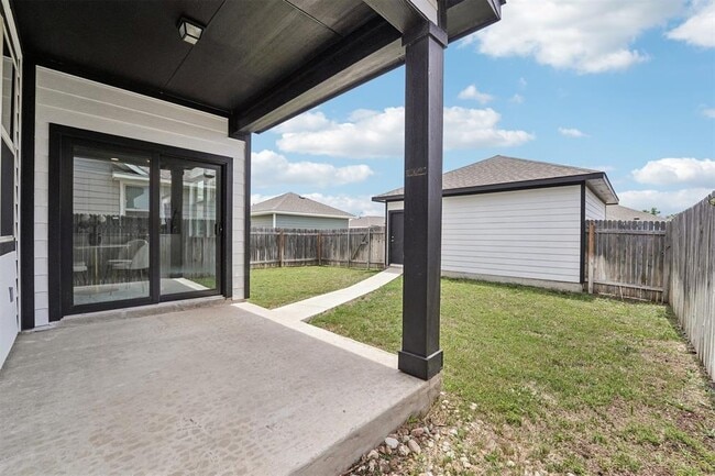 Building Photo - 2513 Pecan Island Dr