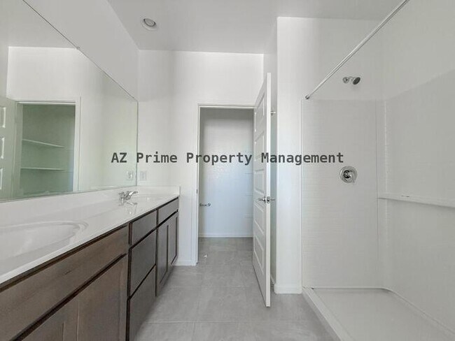 Building Photo - 9810 W Pinchot Ave