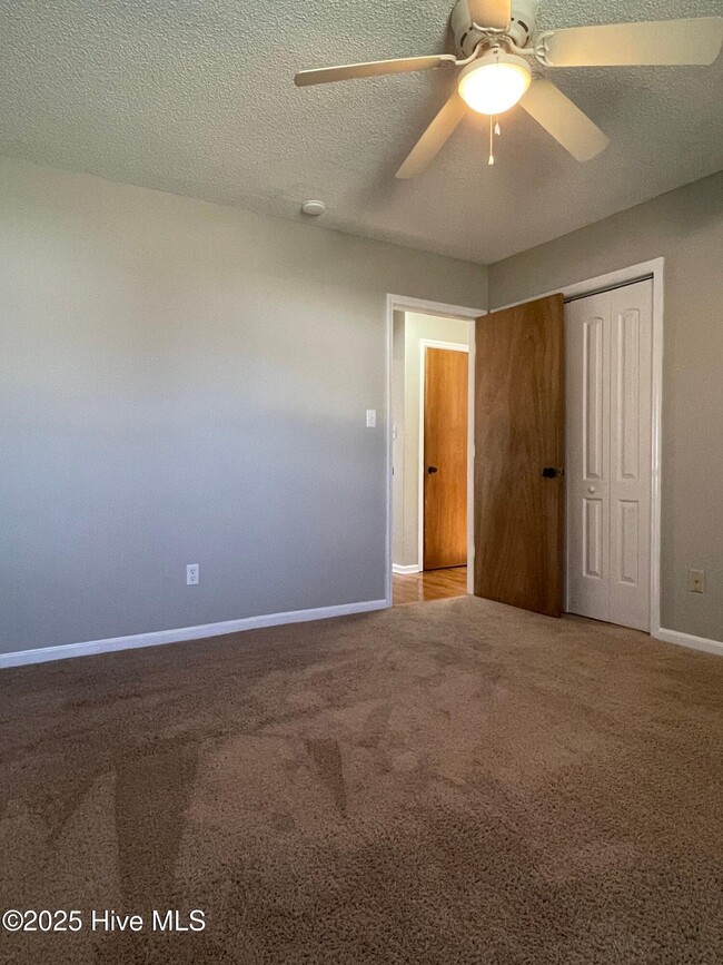 Building Photo - 2302 Knollwood Ln