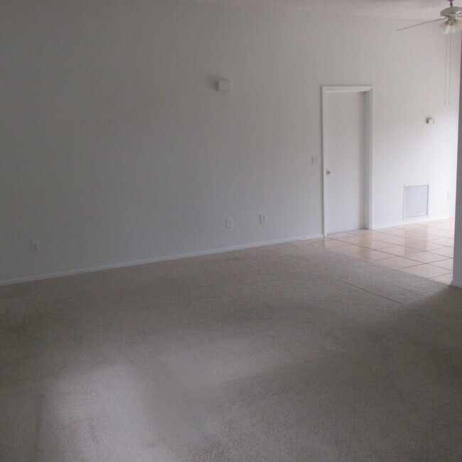 Building Photo - 1611 SE Mariana Rd