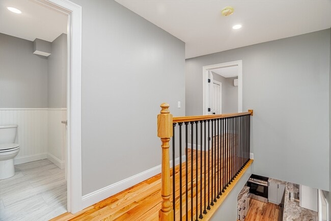 Building Photo - 33 Milton St