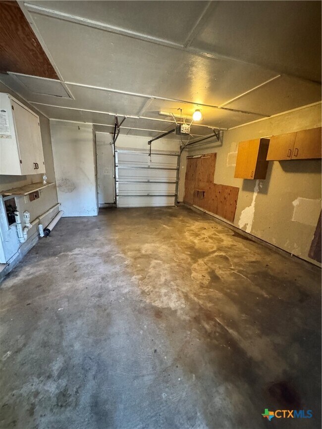 Building Photo - 4602 Dahlia Ln