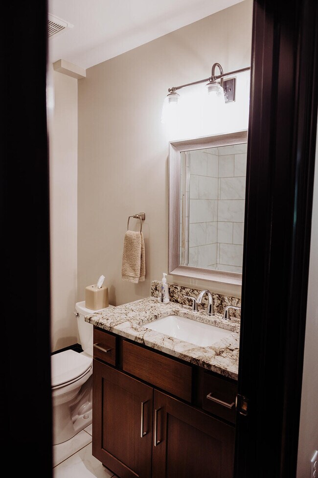 Building Photo - 275 S Limestone