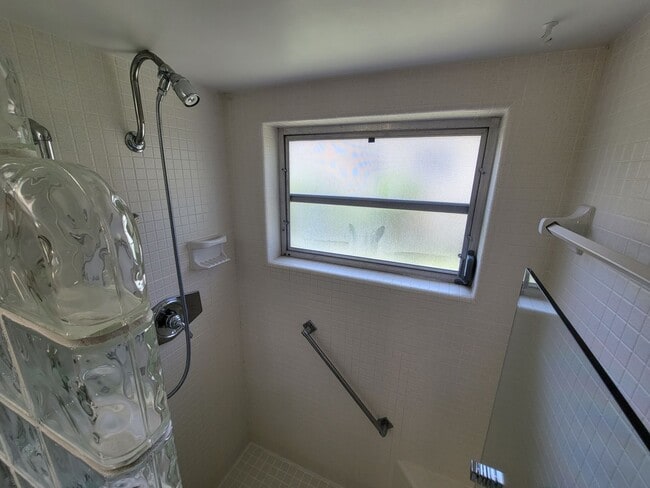 Building Photo - 2/2 Villa in Clearwater - 55+ Community