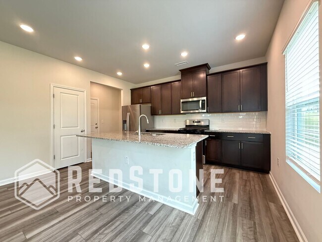 Building Photo - 919 Crow Br Dr