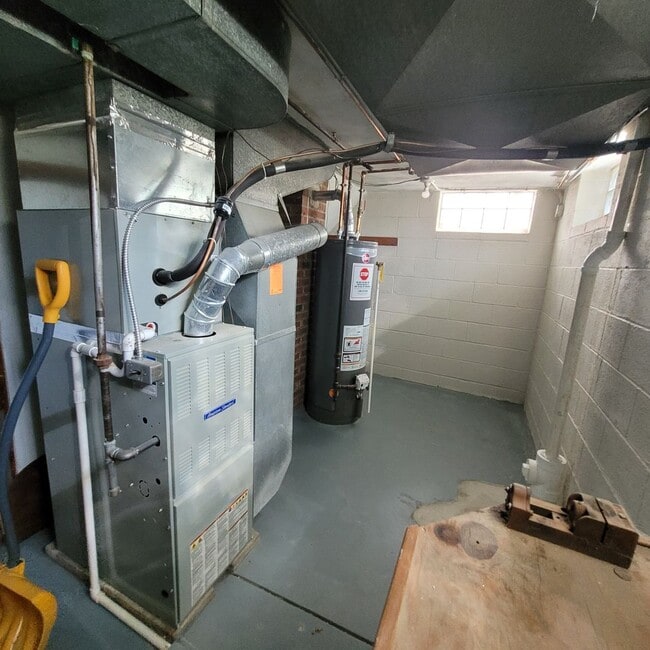 Building Photo - West Boulevard Area 3-Bed, 1-Bath Single-F...