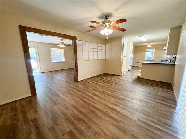 Building Photo - 302 Bowles Ct