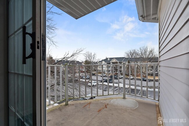 Building Photo - 12 Kingston Run