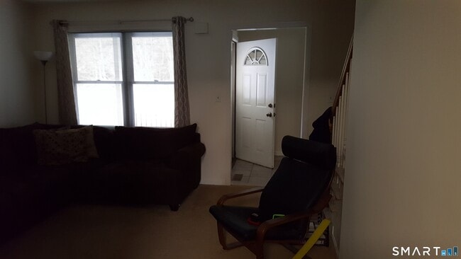 Building Photo - 71 1/2 Park Ave