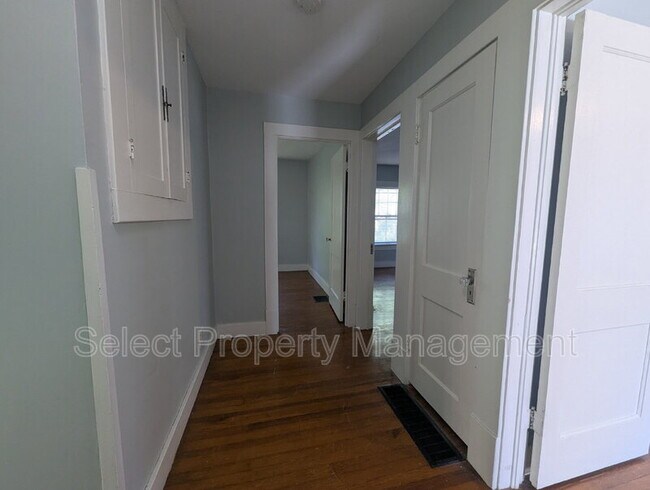 Building Photo - 2526 Hoagland Ave