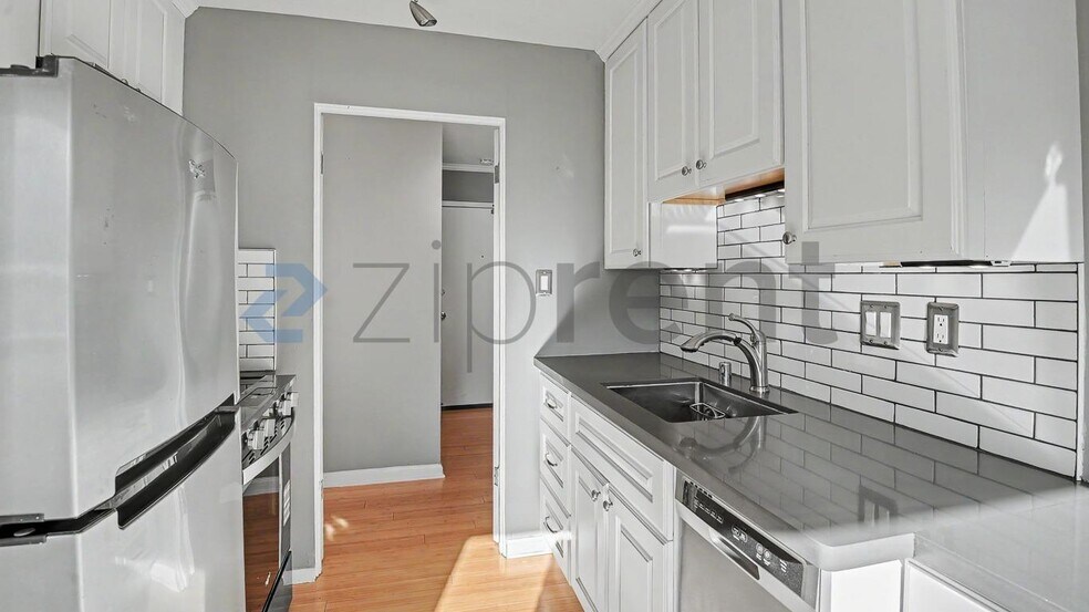 Building Photo - Unit 105