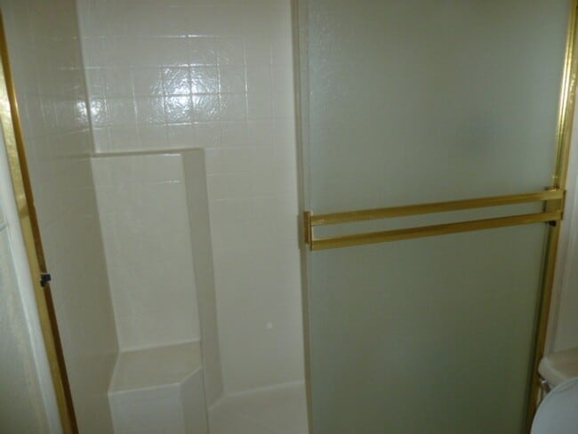 Building Photo - Spacious Home in Desirable Quail Ridge Neighborhood