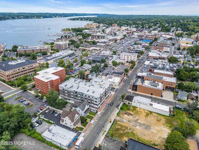 Building Photo - 120 Monmouth St