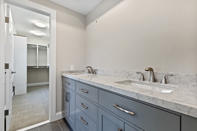 Building Photo - 40 Ledge Ave