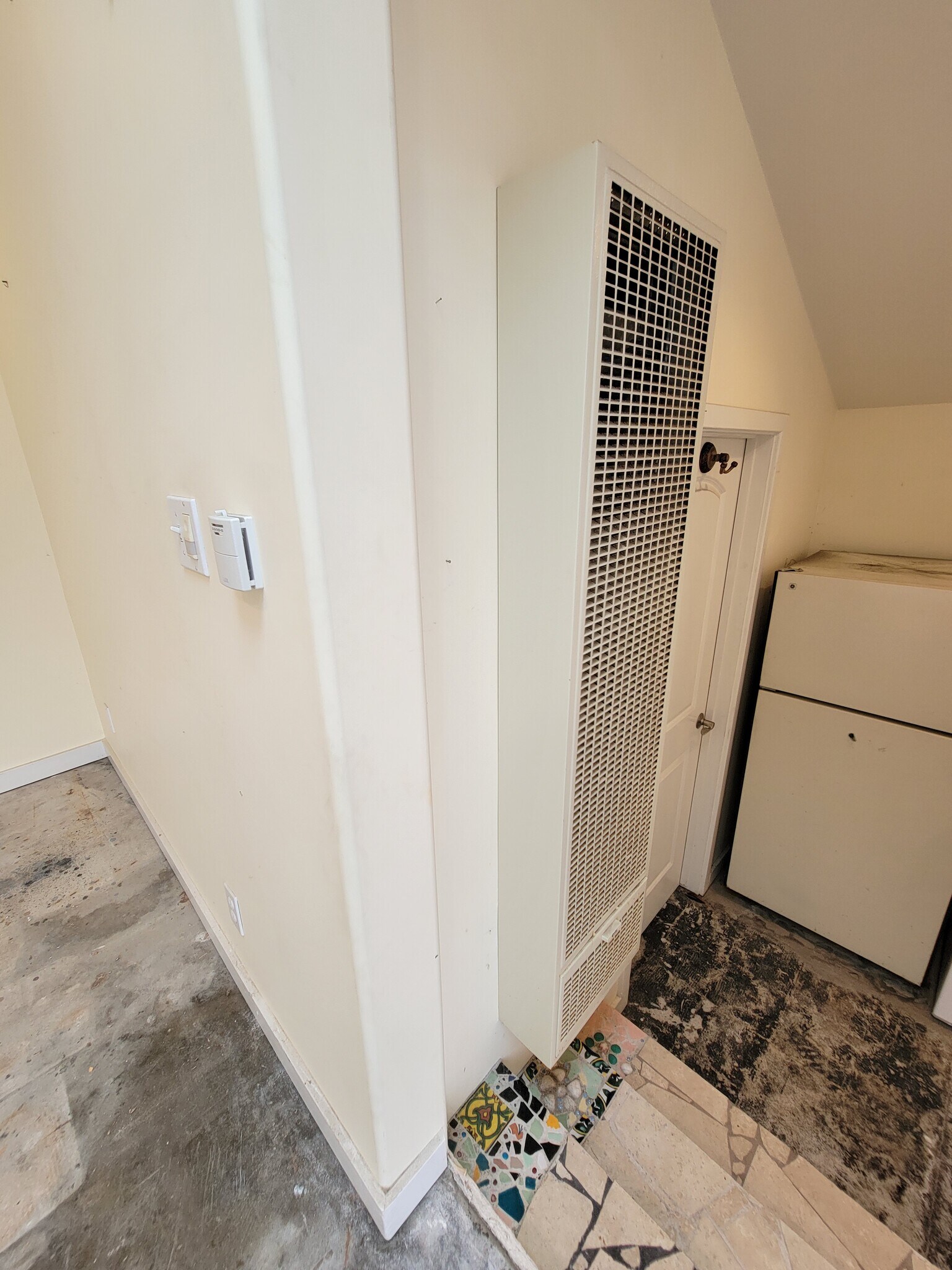 Thermostat and heater in garage. - 410 Miramar Dr