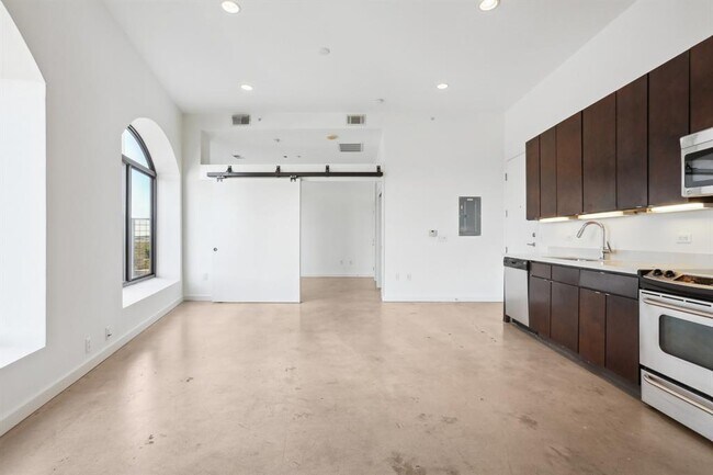 Building Photo - 507 Sabine St