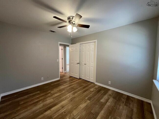 Building Photo - 5503 Hooper Dr