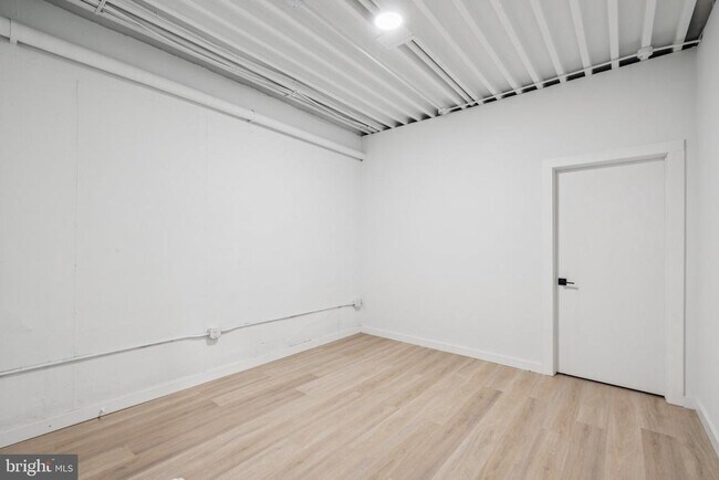 Building Photo - 1116 N Bodine St