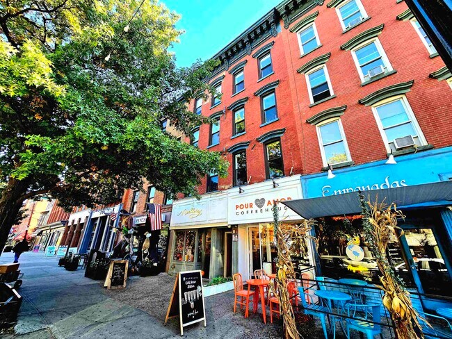 Building Photo - 123 Washington St