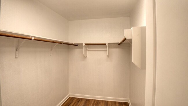 Building Photo - 619 Hollyhock Dr
