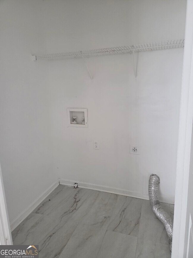 Building Photo - 7146 Ravenwood Ln