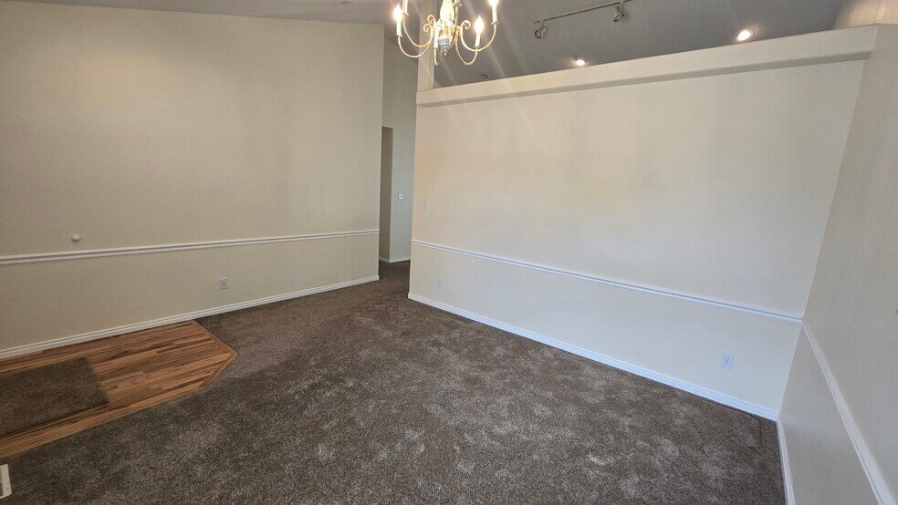 Building Photo - 1117 E 200 S