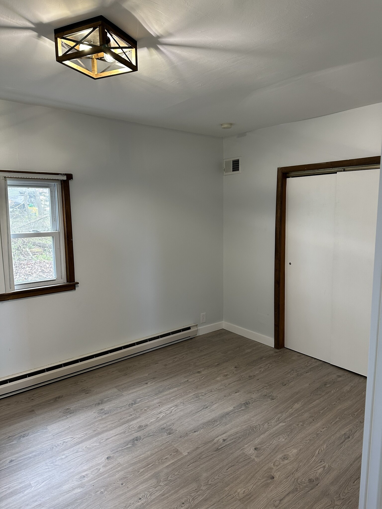 Building Photo - 7420 Lake Crest Dr