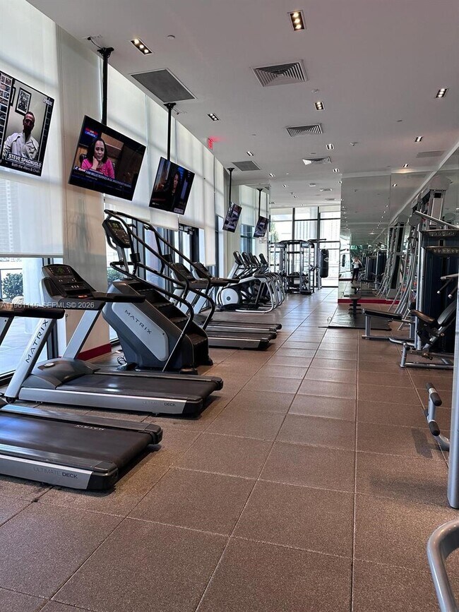 Building Photo - 1600 NE 1st Ave