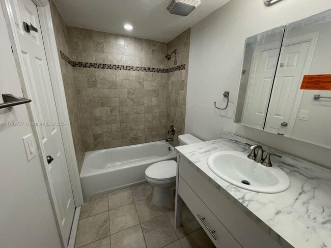 Building Photo - 7915 Camino Real