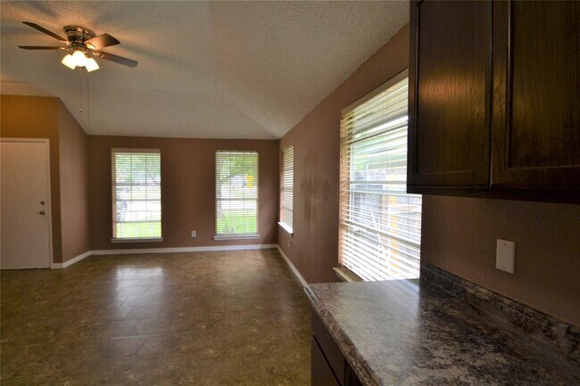Building Photo - 23251 Tree House Ln