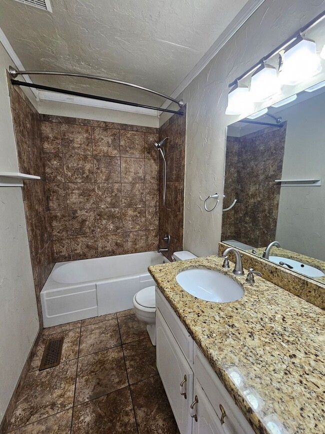 Building Photo - (4) Bed, (3) Bath with (2) Living Areas Av...
