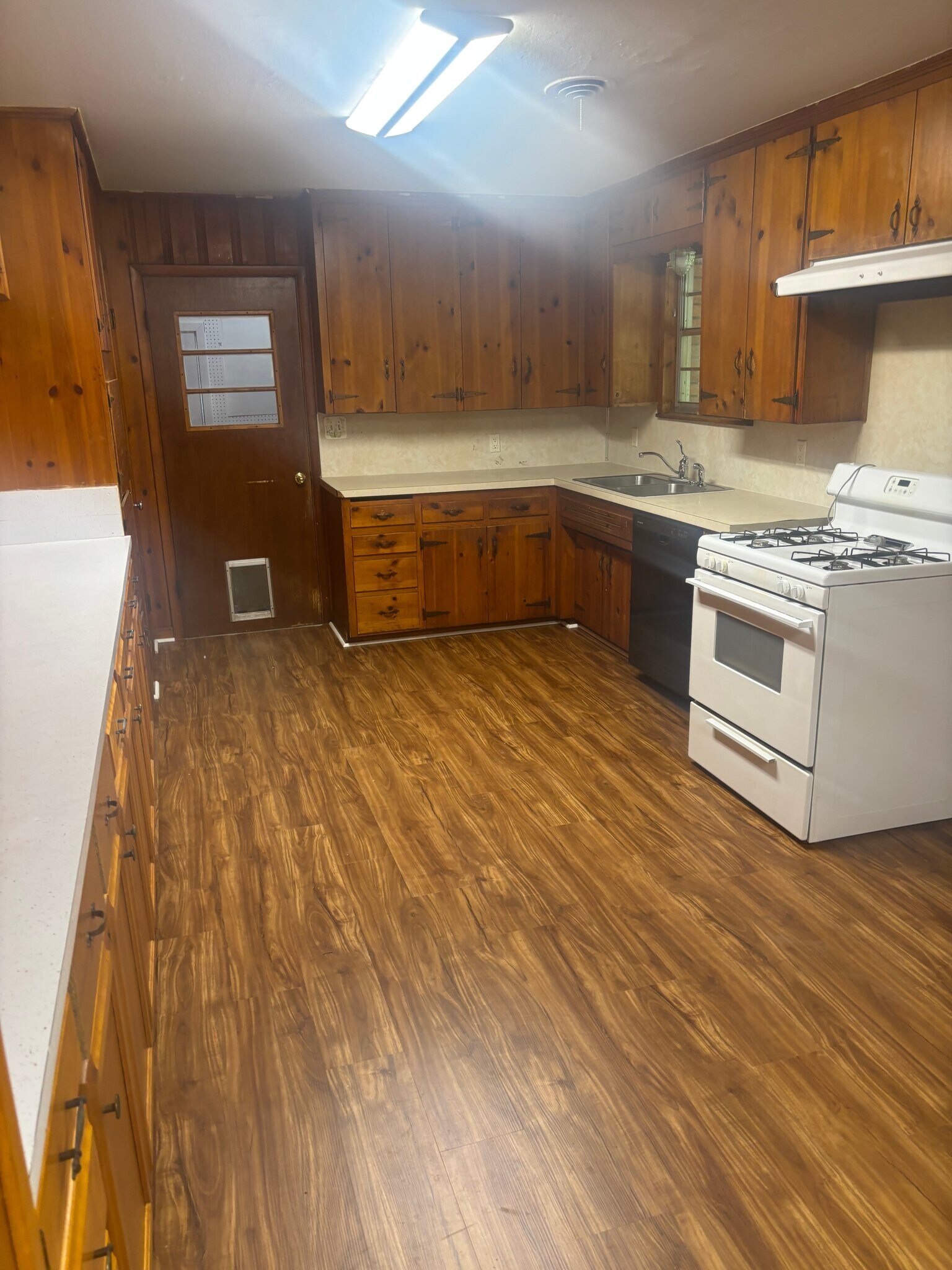 Building Photo - 605 N Joyce St