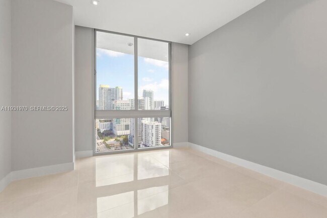 Building Photo - 1010 SW 2nd Ave