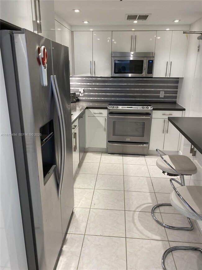 Building Photo - 10185 Collins Ave