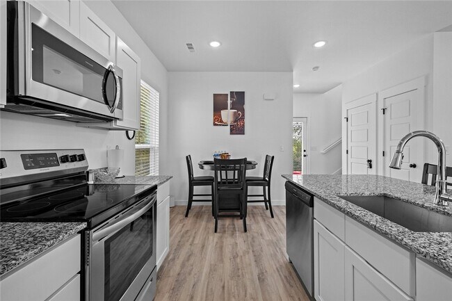 Building Photo - 680 Pacific Ave