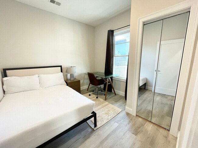 Building Photo - 23 Newport St