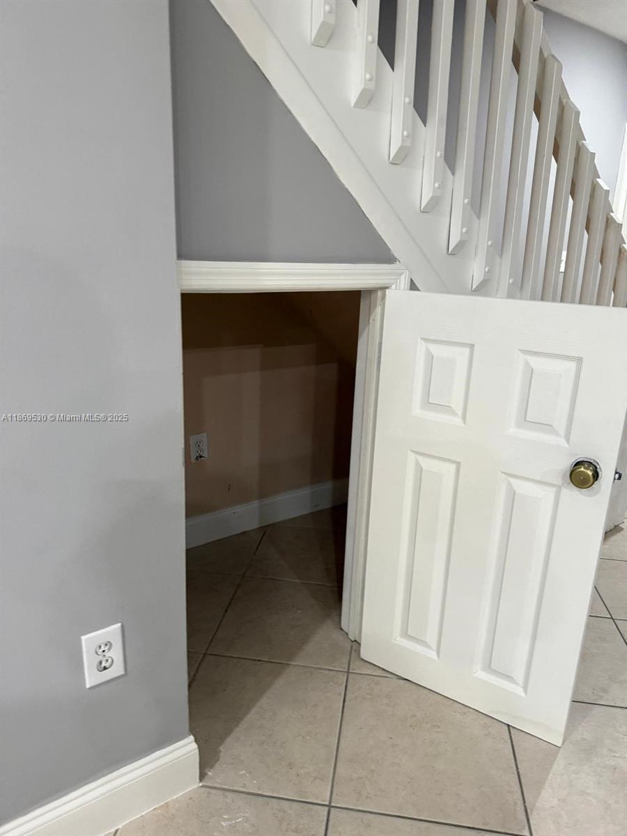 Building Photo - 305 NW 109th Ave