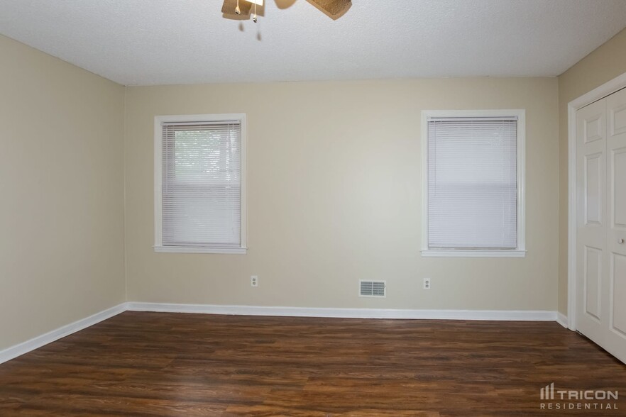Building Photo - 136 Glenshannon Dr