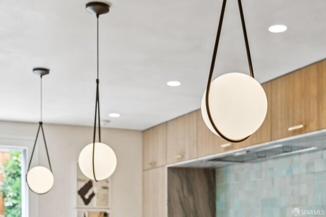 Building Photo - 7 Seymour St