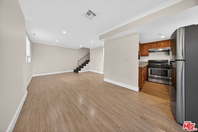 Building Photo - 11063 Cumpston St