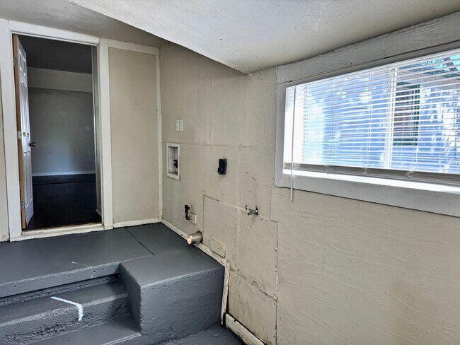 Building Photo - Cute 3 Bed 1 Bath home in Sunnyside Heights