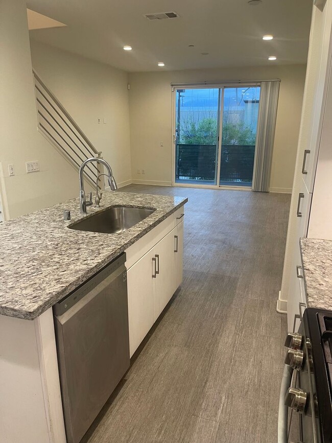 Building Photo - Just Reduced!! Charming 3 Bed/3 Ba Townhou...
