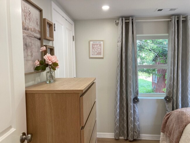 Building Photo - Christiansburg, 2 BR / 1 BA, Available for...