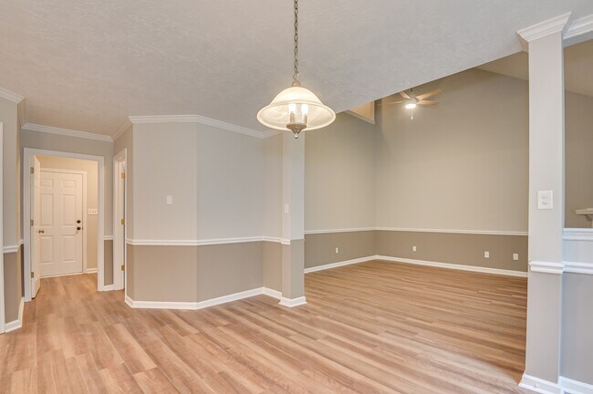 Building Photo - 7640 Pleasantville Way