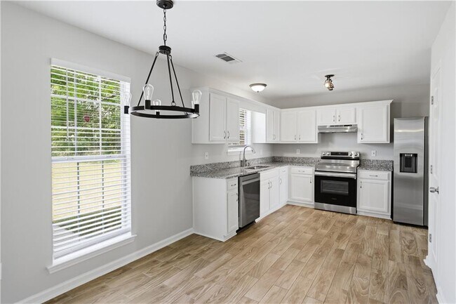 Building Photo - 1098 Village Creek