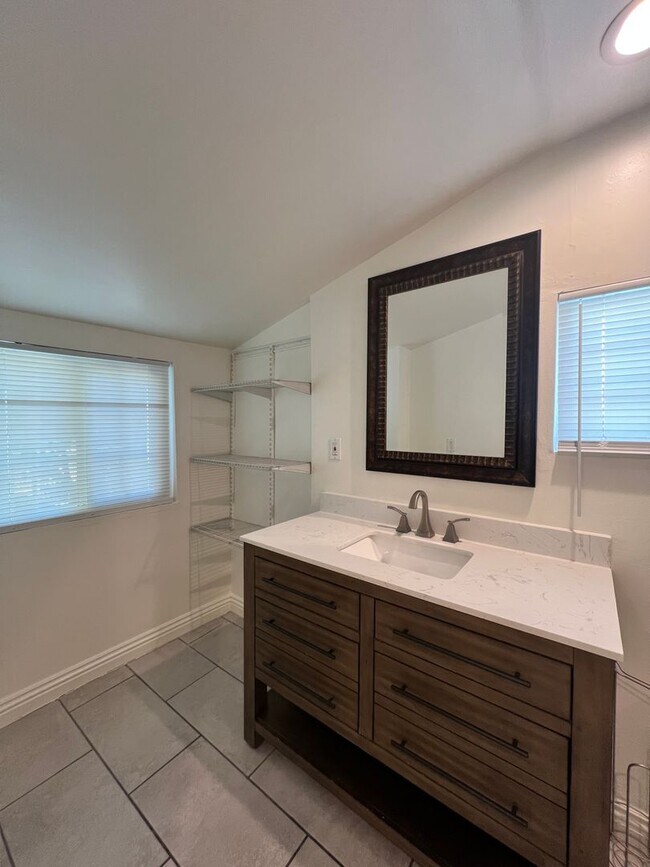 Building Photo - 711 Maltman Ave