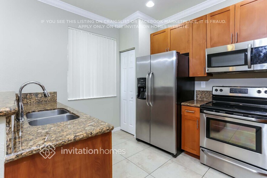Building Photo - 12600 SW 50th Ct