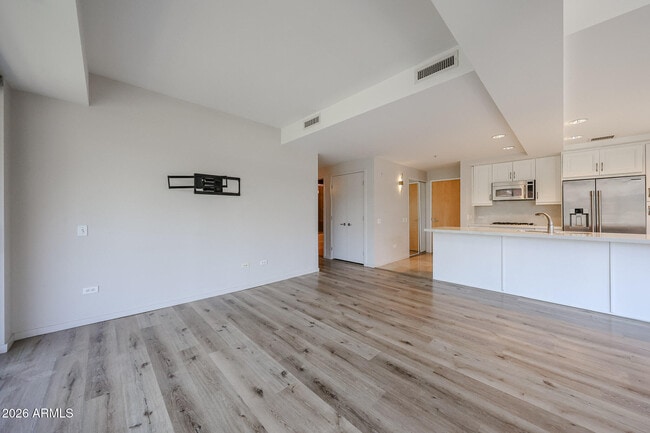 Building Photo - 7137 E Rancho Vista Dr