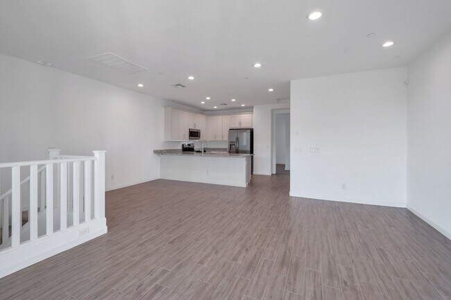 Building Photo - Like New luxurious Model Home with 2 Maste...
